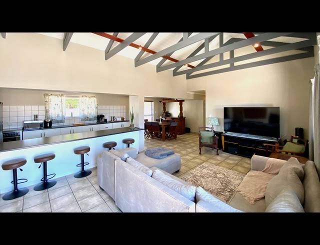 4 BEDROOM HOUSE FOR SALE IN VELDDRIF